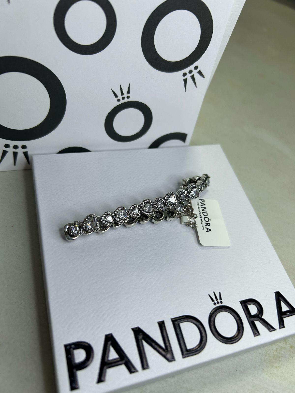 P42 Pulsera Corazones Cristal estilo Pandora, Incluye caja Material: Baño de plata.