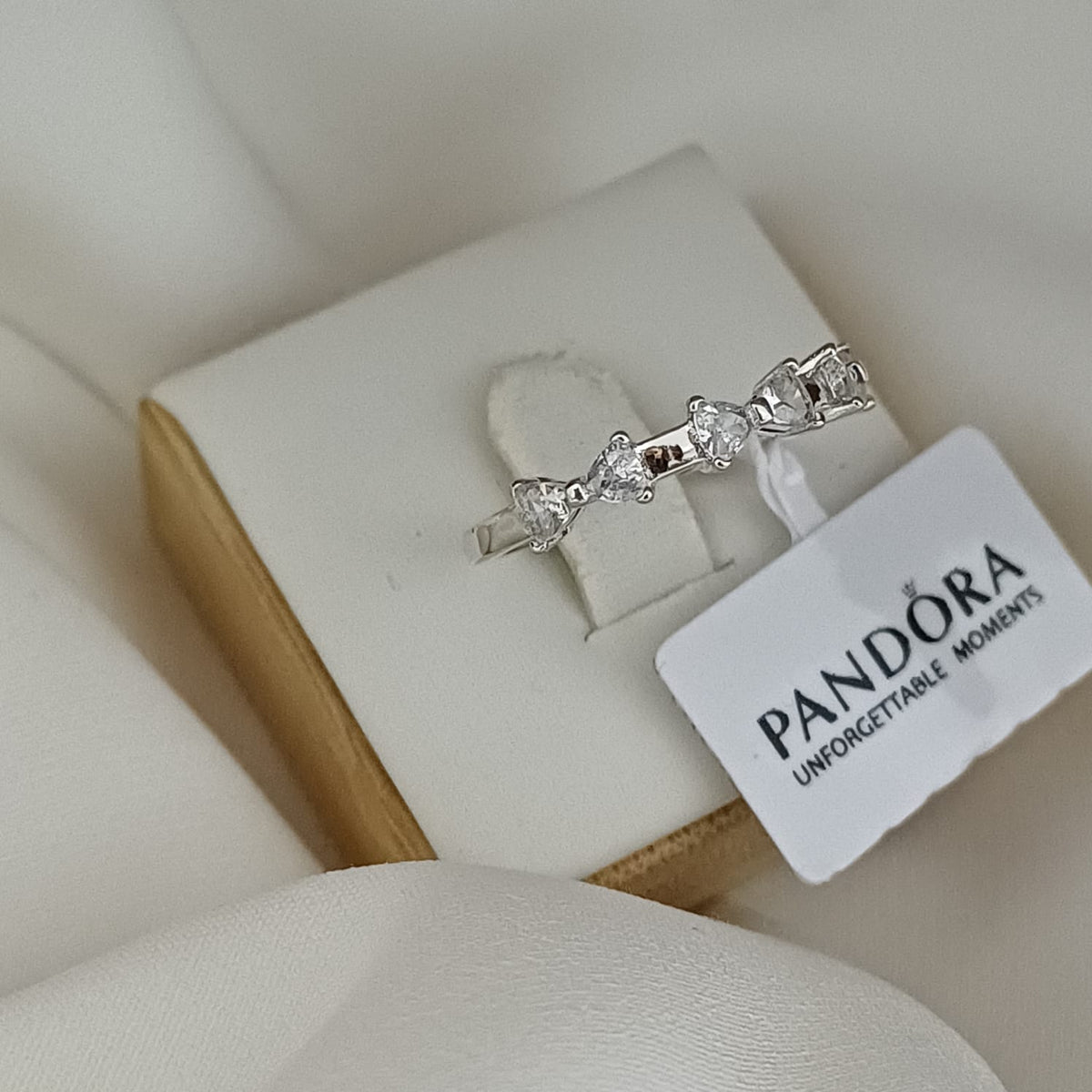Mb-30 Anillo estilo Pandora Incuye caja y paño de limpieza.