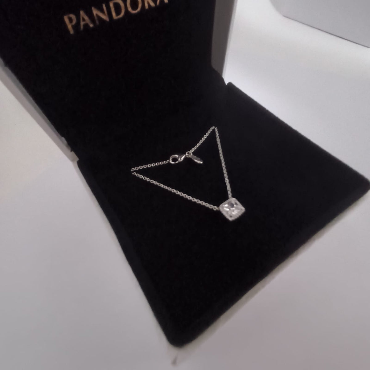 MB-89 Collar estilo Pandora Incluye caja y paño de limpieza. Material: Baño de plata.