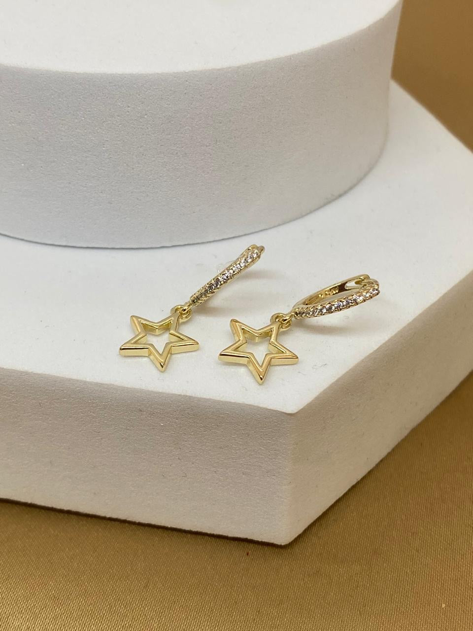 A26512 Arete estrella colgante Material: Oro Laminado 14k