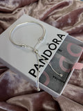 P41 Brazalete estilo Pandora incluye caja. Material: Baño de plata.