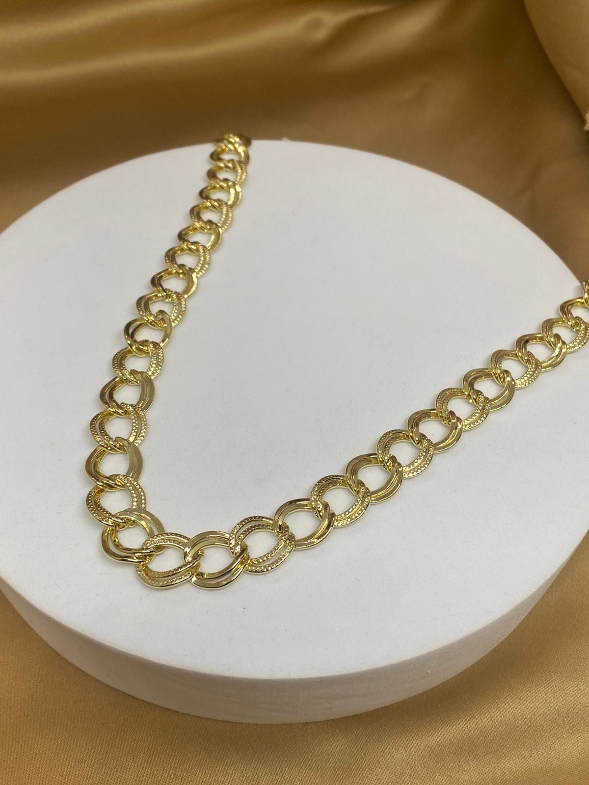 C26237 Cadena   Material: Oro Laminado 14k .