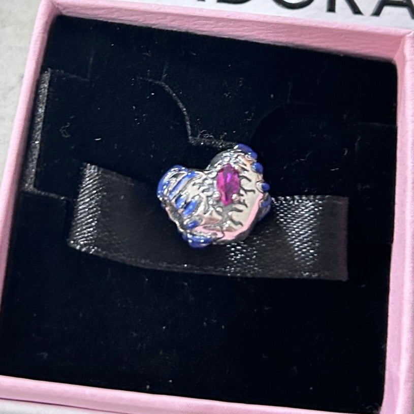CHP221 Charm corazón Stranger Things.
