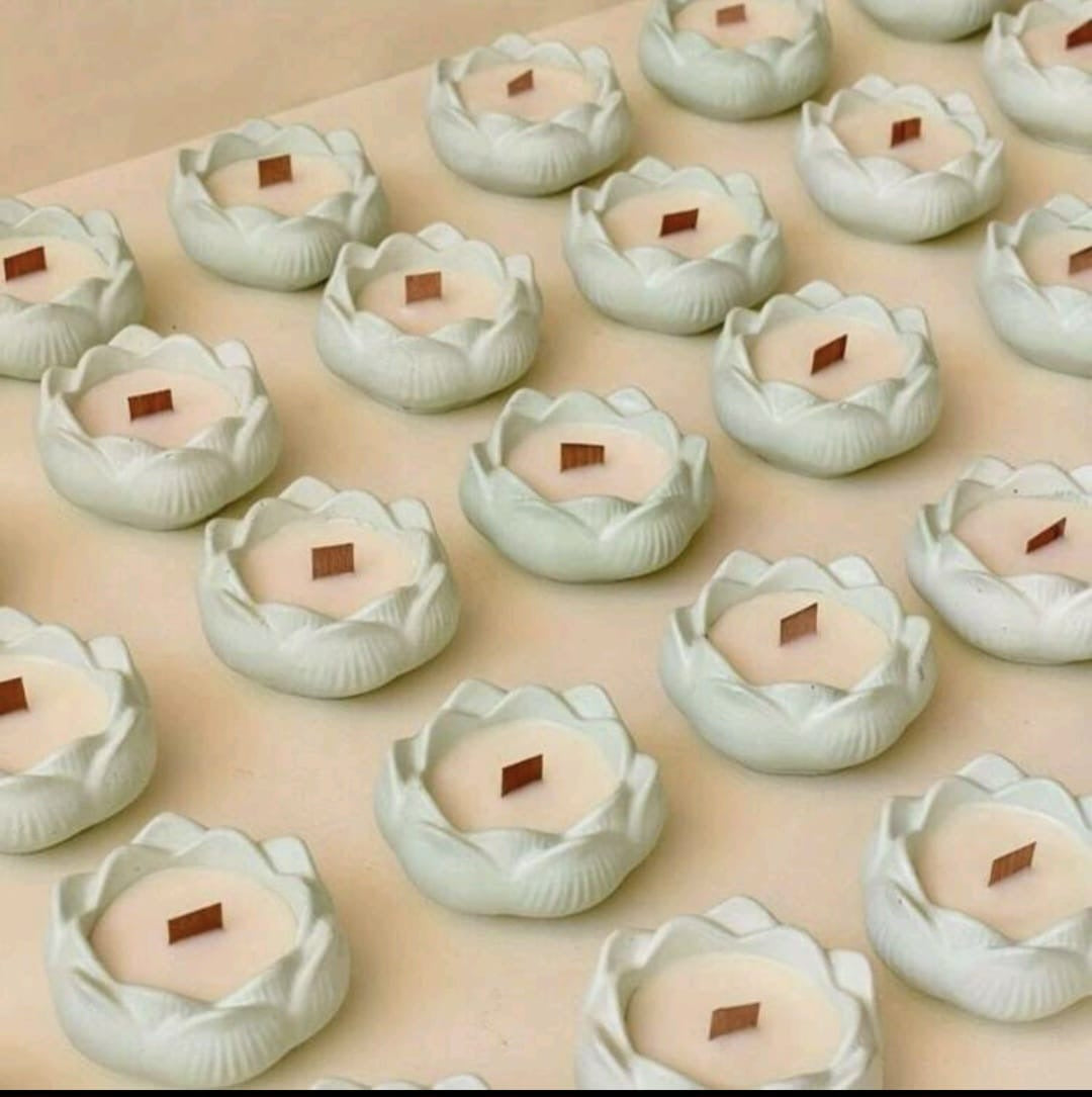 Molde de flor de loto para yeso
(Elaboración para base de velas y  macetas)