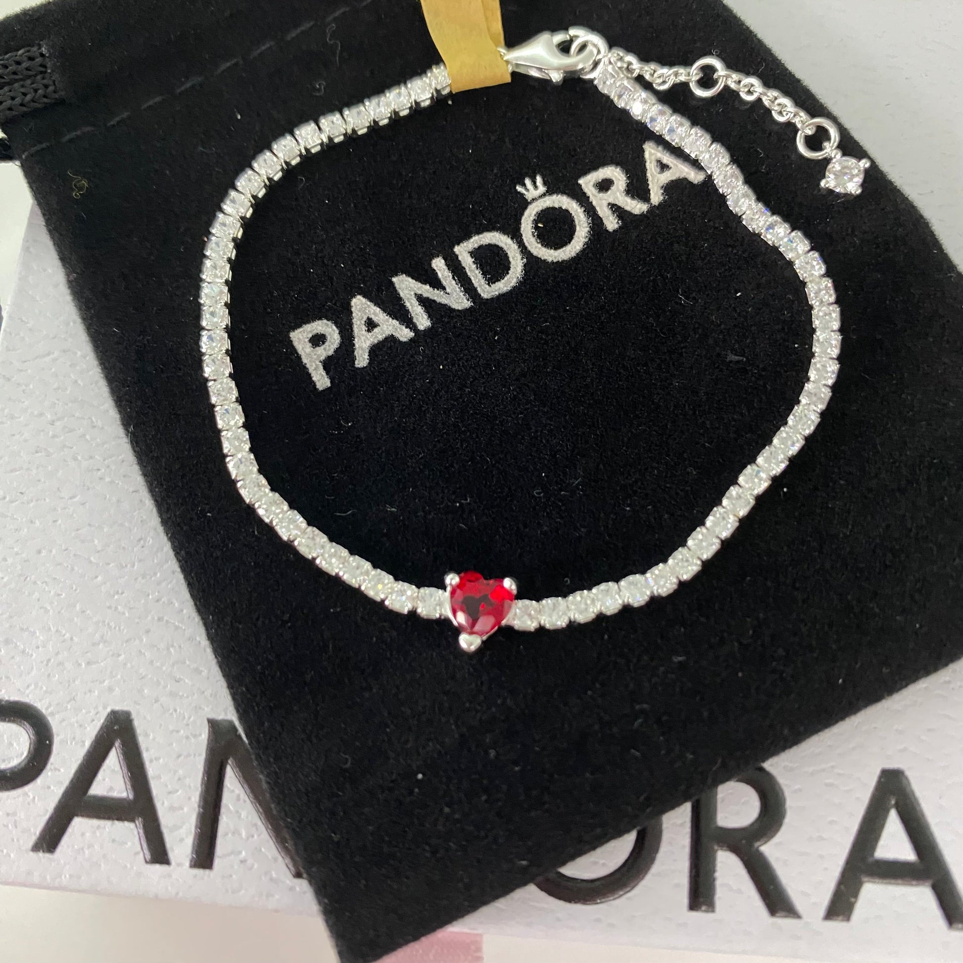 P44 Pulsera Corazón Brillante Rojo
