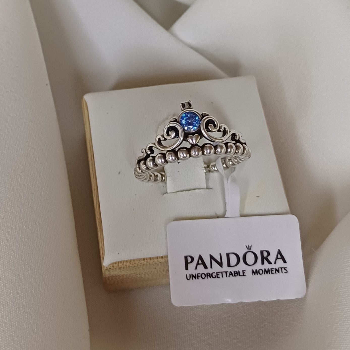 MB-100 Anillo estilo Pandora Incluye caja y paño de limpieza.