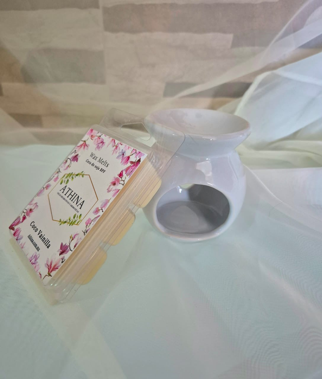 Difusor aromatico para cera  Diseño de corazón Color blanco.