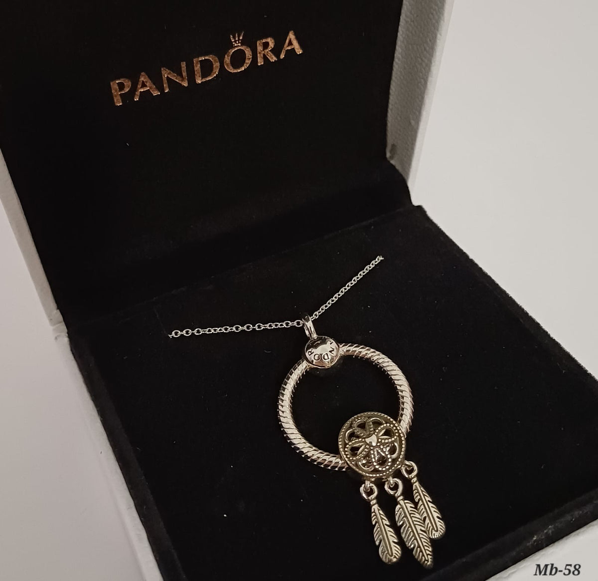 MB-58 Collar estilo Pandora Incluye Charm Atrapasueños. Incluye caja y paño de limpieza. Material: Baño de plata.