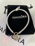 P09 Brazalete estilo Pandora incluye caja. Material: Baño de plata.