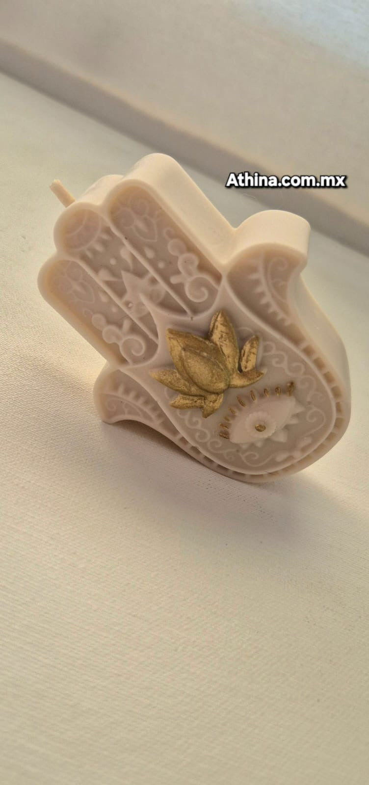 Vela mano de fatima aroma Fresa Color Beige