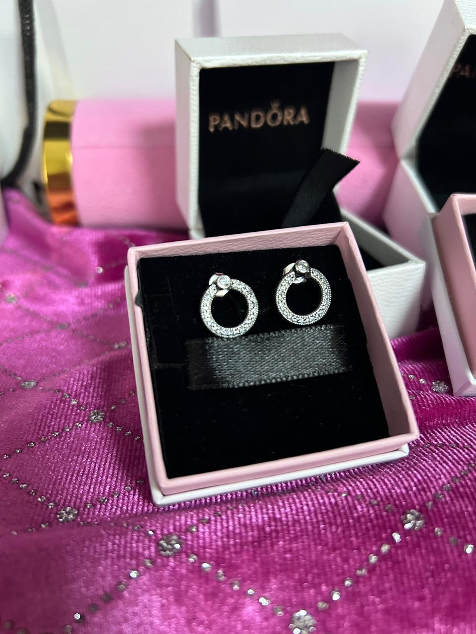 A23 Aretes de botón pave
