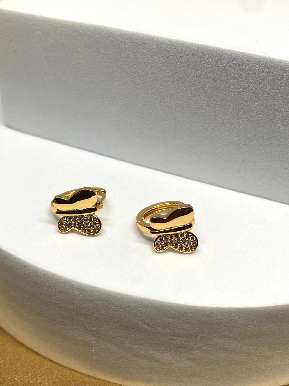 A26112 Arete mariposa    Material: Oro Laminado 18k