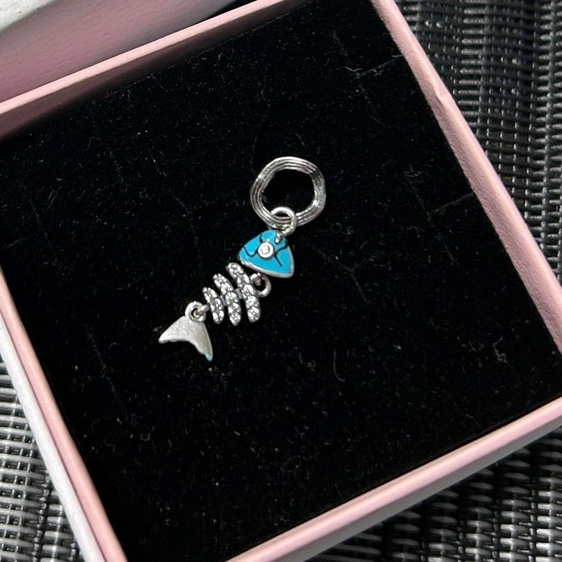 Chp238 Charm espina pescado.