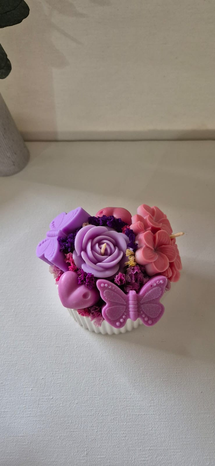Bouquet aromatico con Mariposas en tonos morados y lilas   Aroma Fresa con frutos rojos