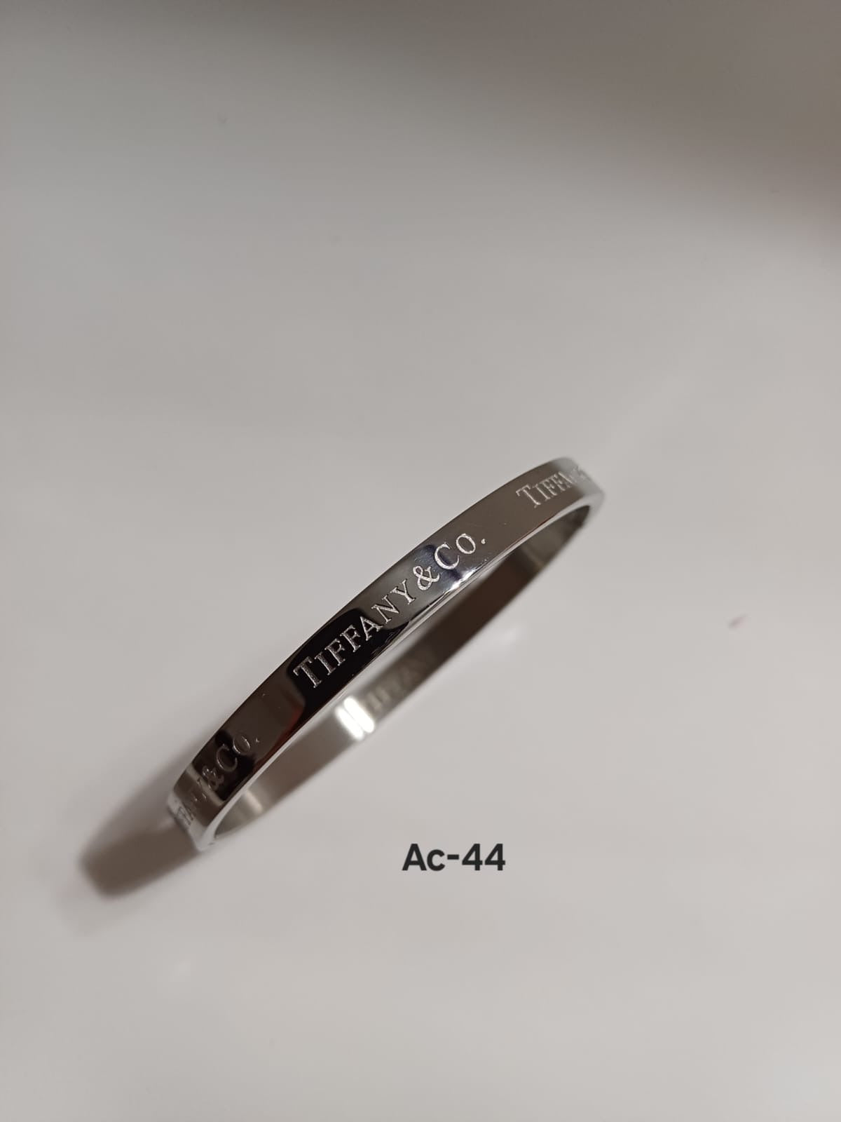 Ac-44 Brazalete en acero inoxidable.