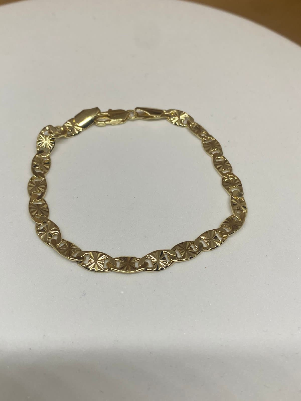 P26221 Pulsera con grabado   Material: Oro Laminado 14k.