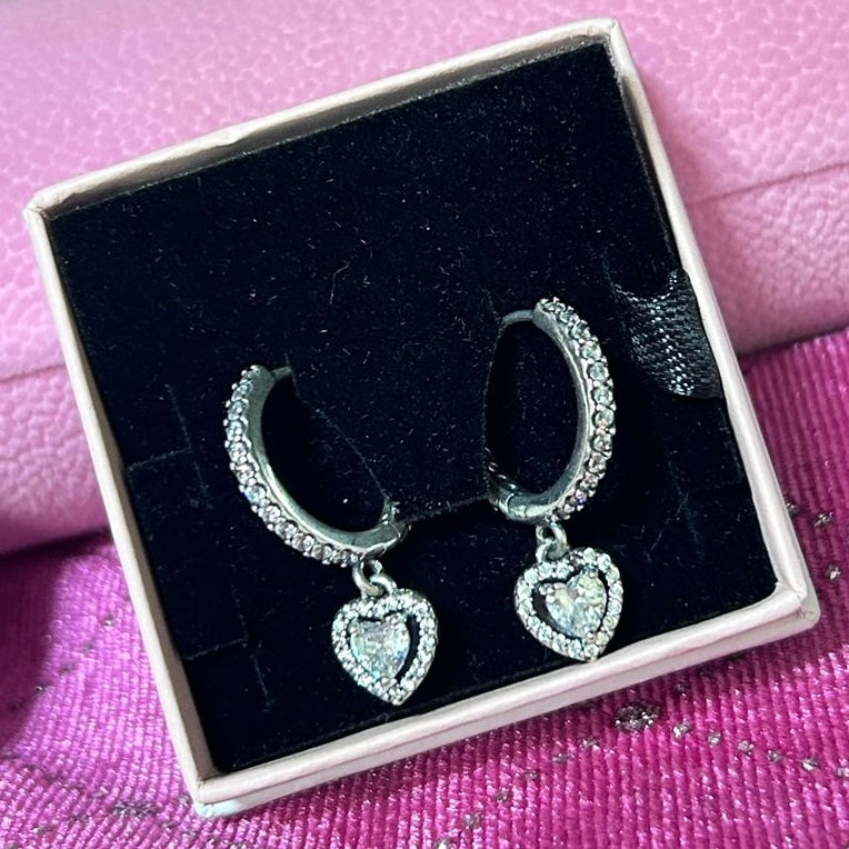 A21 Aretes con corazón colgante 🤍