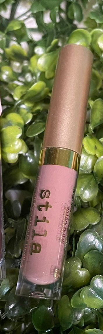 Labial stila tono caramello