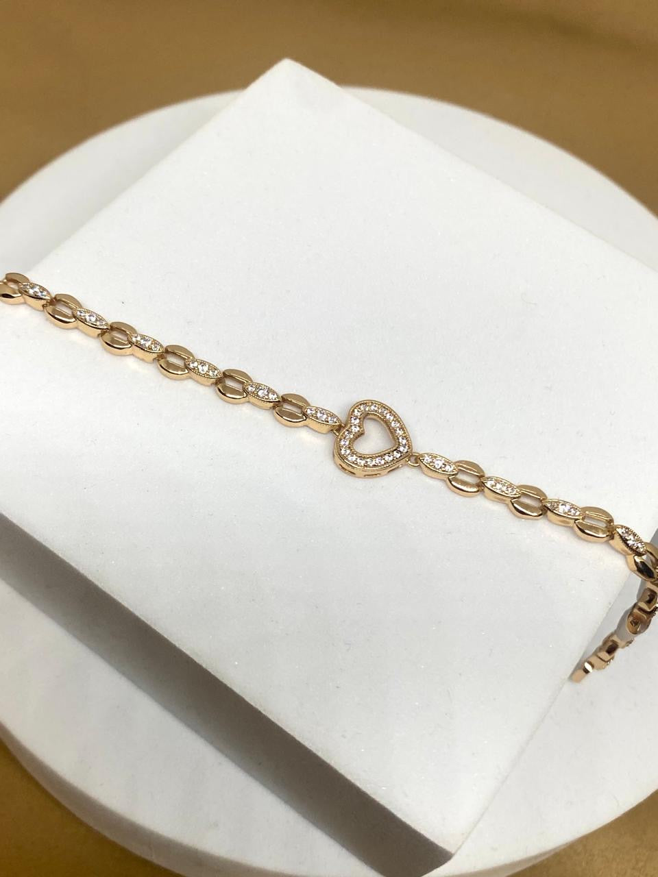 P2683 Pulso corazón. Material: Oro Laminado 18k