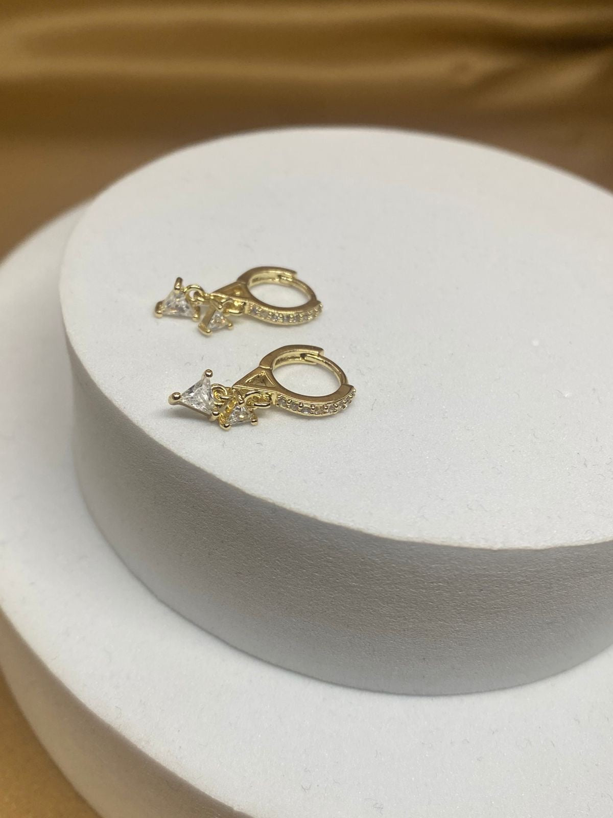 A26183 Arete colgante                 Material: Oro Laminado 14k.