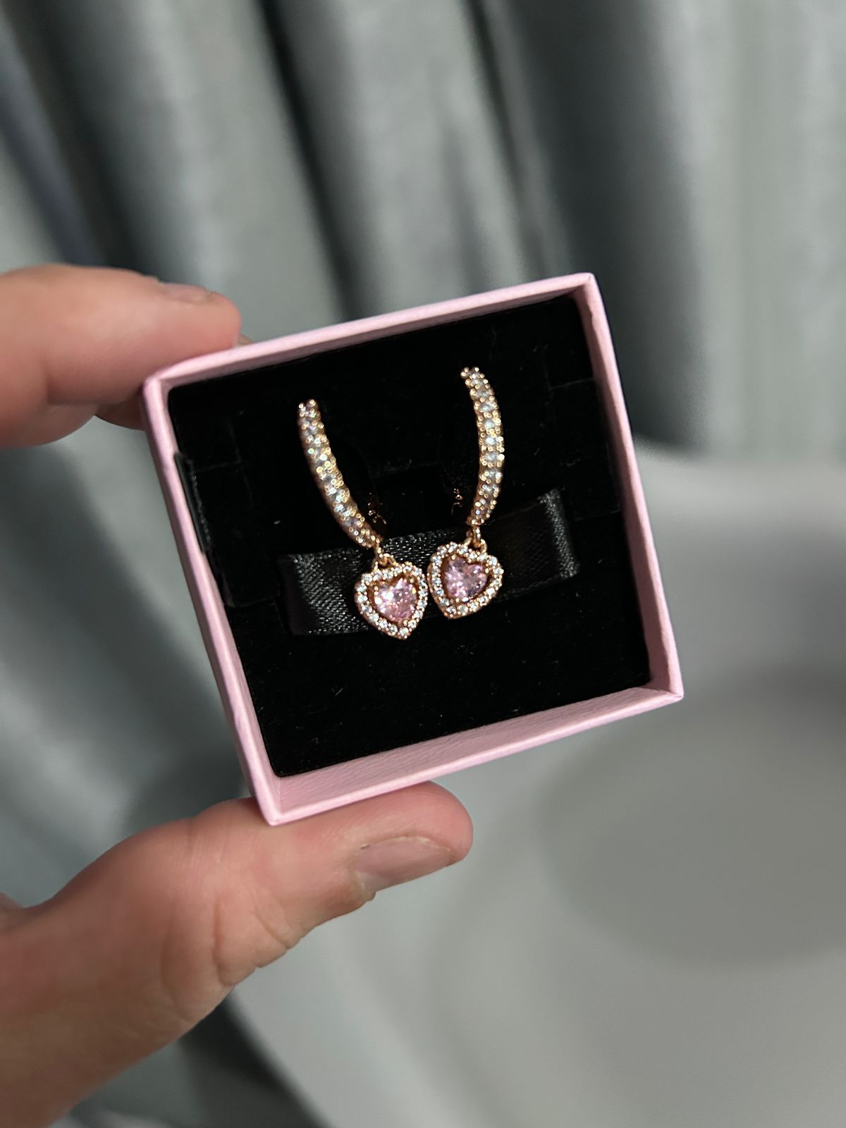 A18 Aretes con corazón colgante Rosa Gold