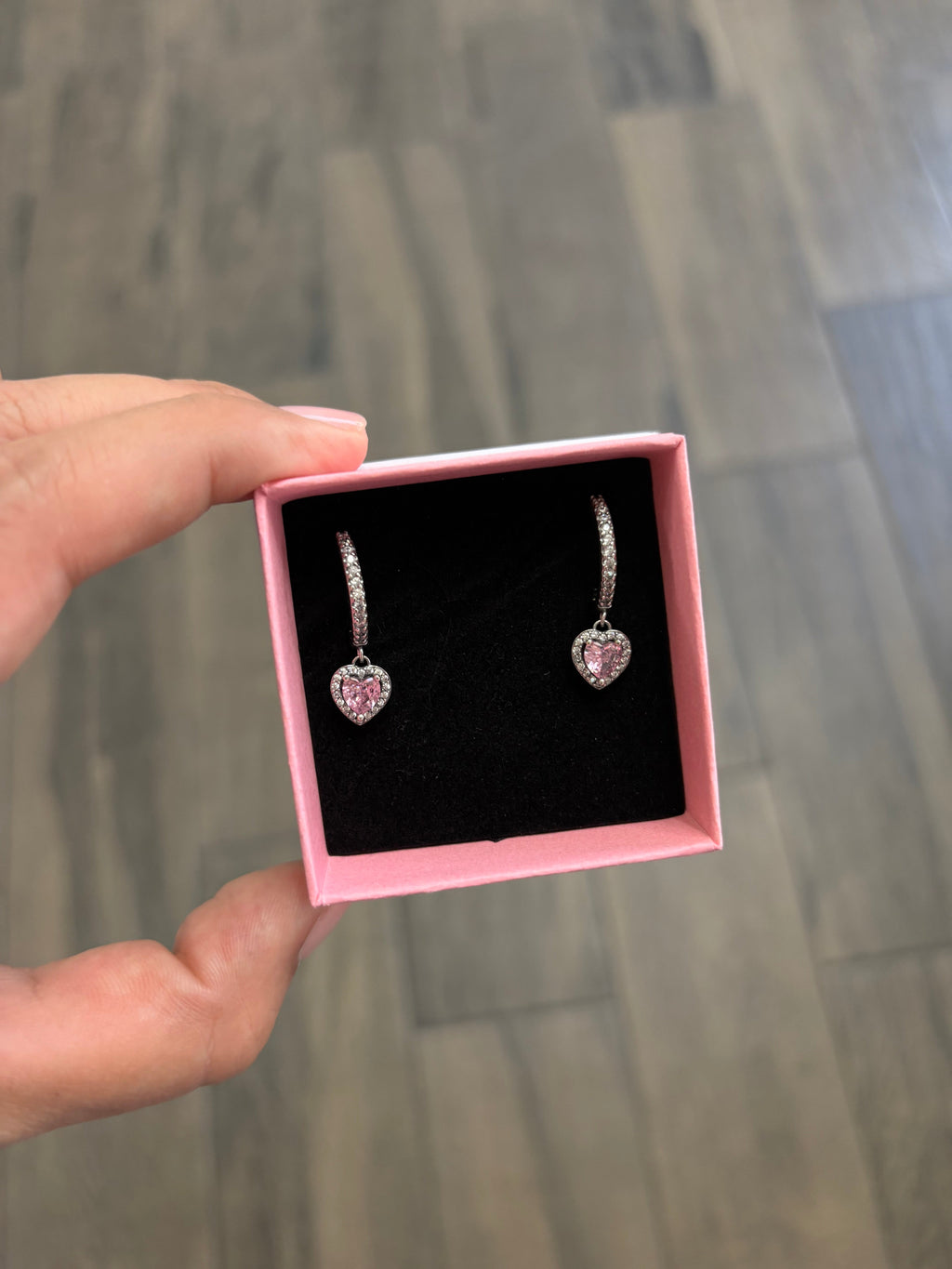 A12 Aretes con corazón colgante 💗