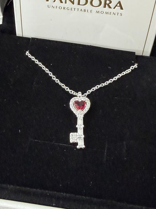 Collar Corazón estilo Pandora S925 Incluye caja y paño de limpieza.