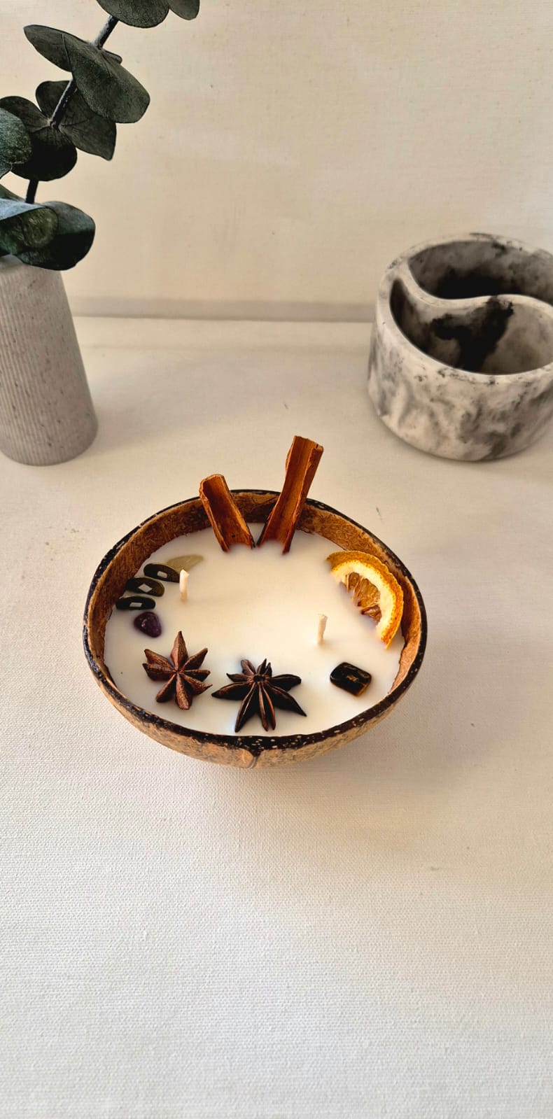 Vela decorativa en base de coco Aroma Palo santo-Menta