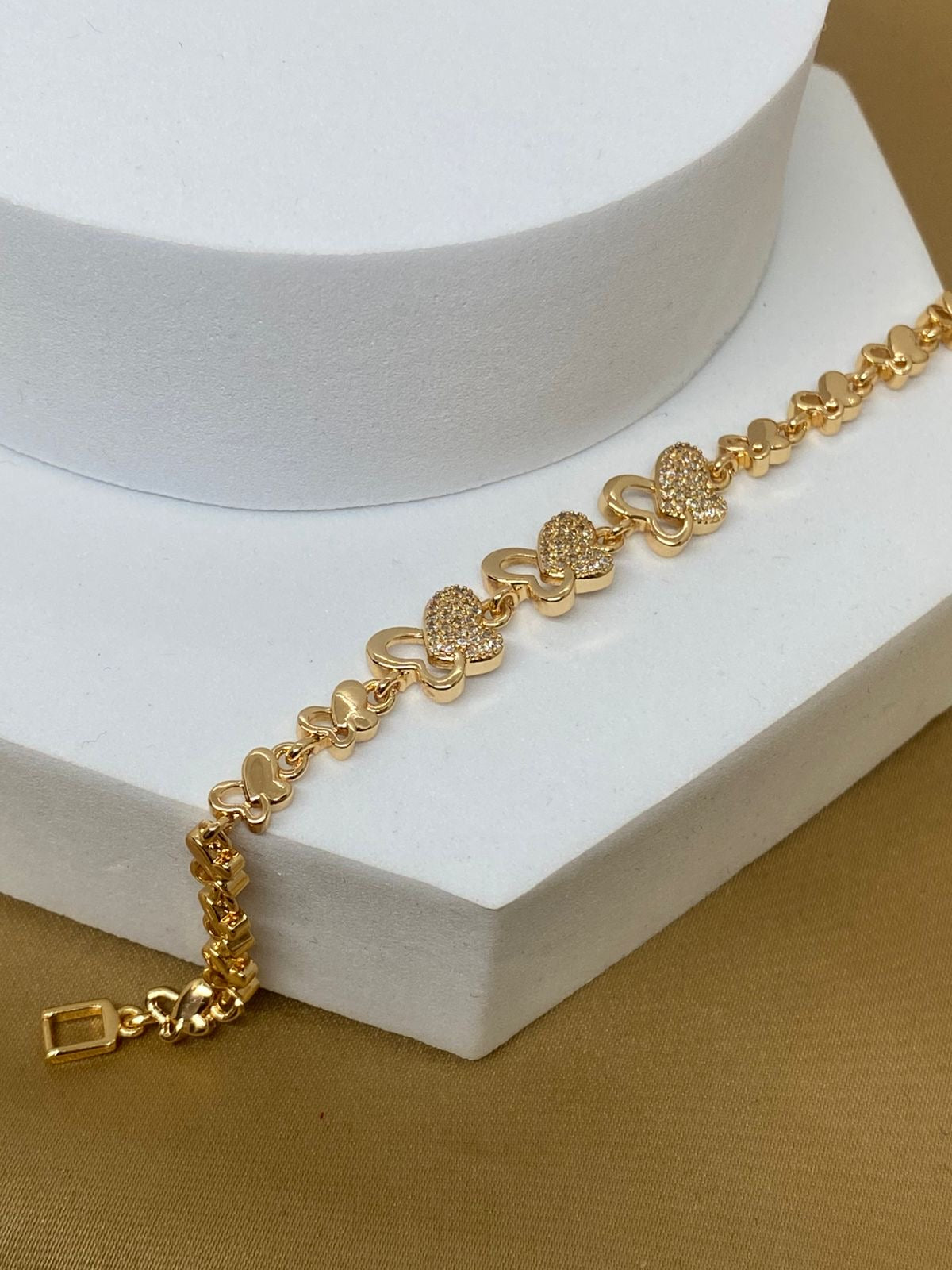 P26535 Pulso de mariposas Material: Oro laminado 18k