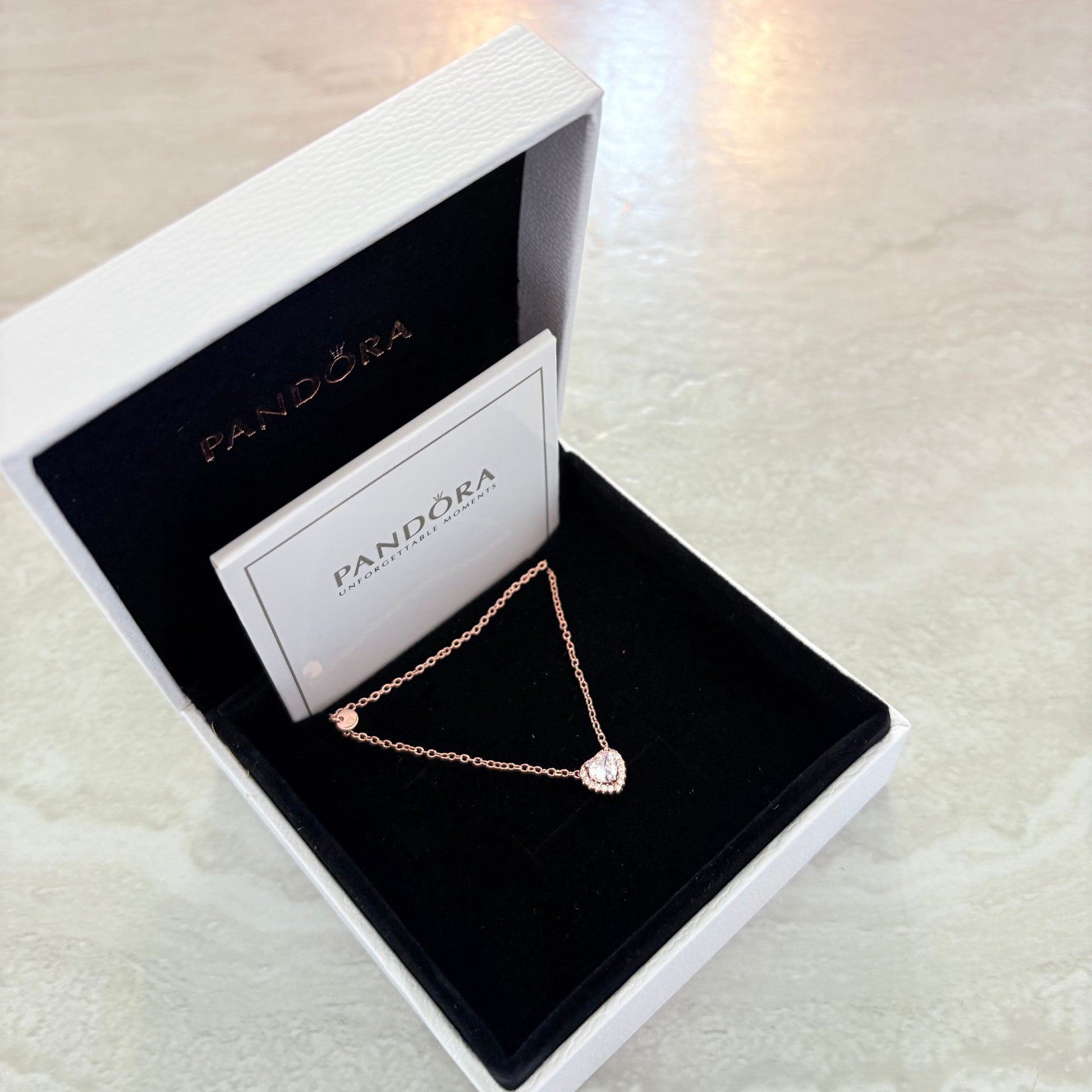 CI12 Collar Corazón 🤍 Rose Gold Incluye Caja y paño de limpieza.