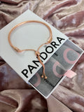P40 Brazalete ajustable Rose Gold estilo Pandora incluye caja. Material: Baño de plata.