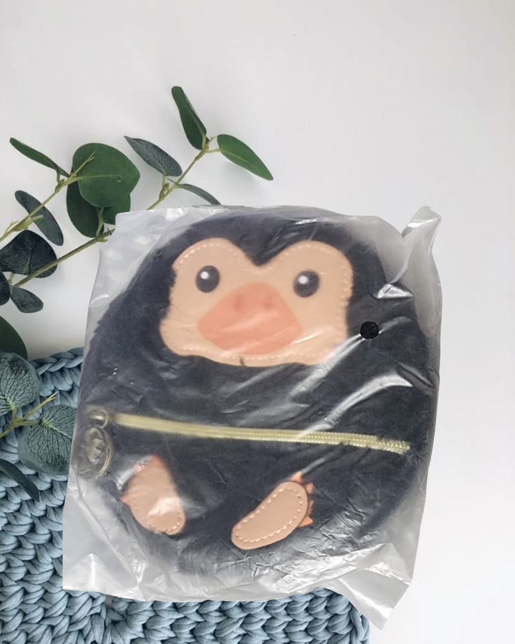 Peluche monedero escarbato