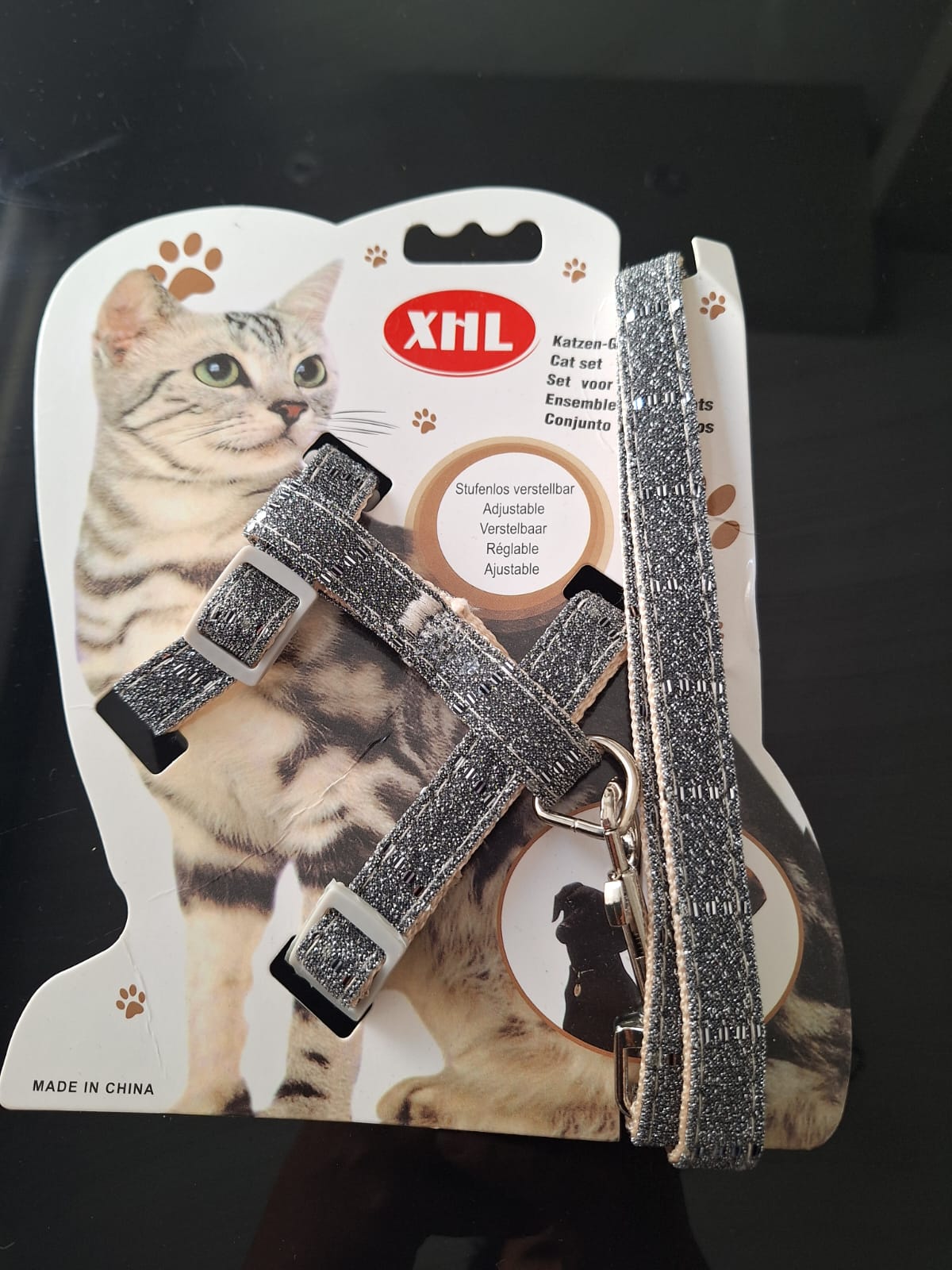 Pechera con brillos para gato