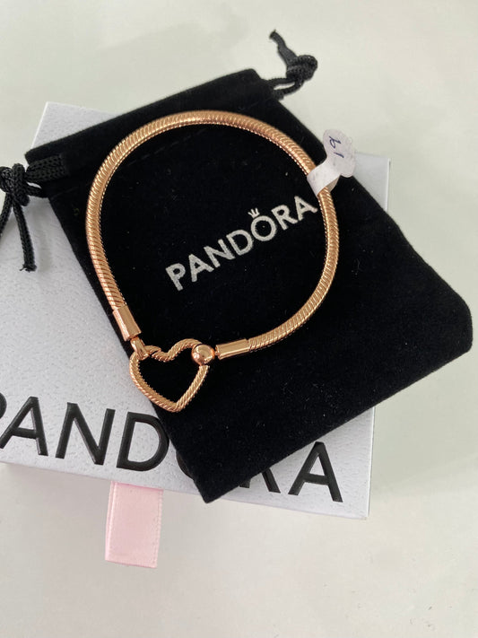 P12 Brazalete estilo Pandora Corazon Rosa Gold  incluye caja. Material: Baño de plata.