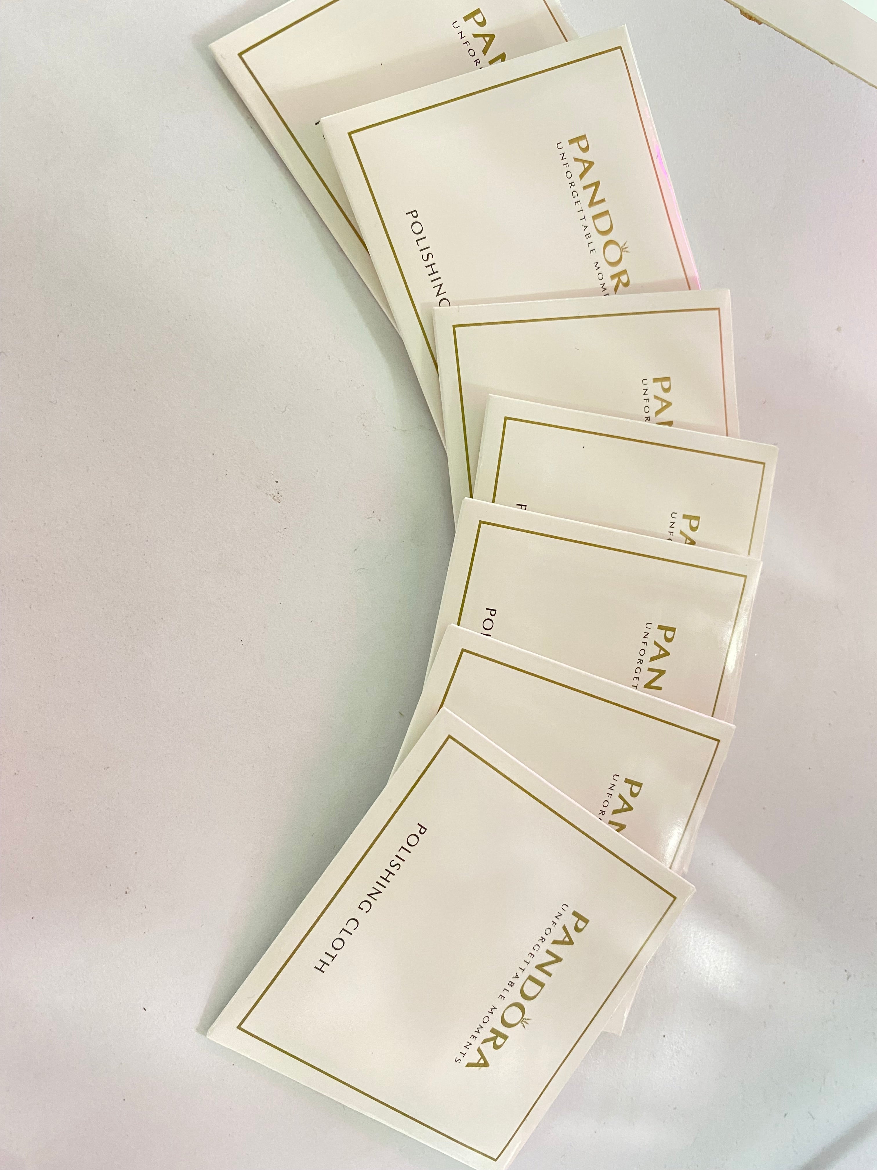 Paño logo Pandora en caja