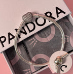 P03 Brazalete estilo Pandora incluye caja. Material: Baño de plata.