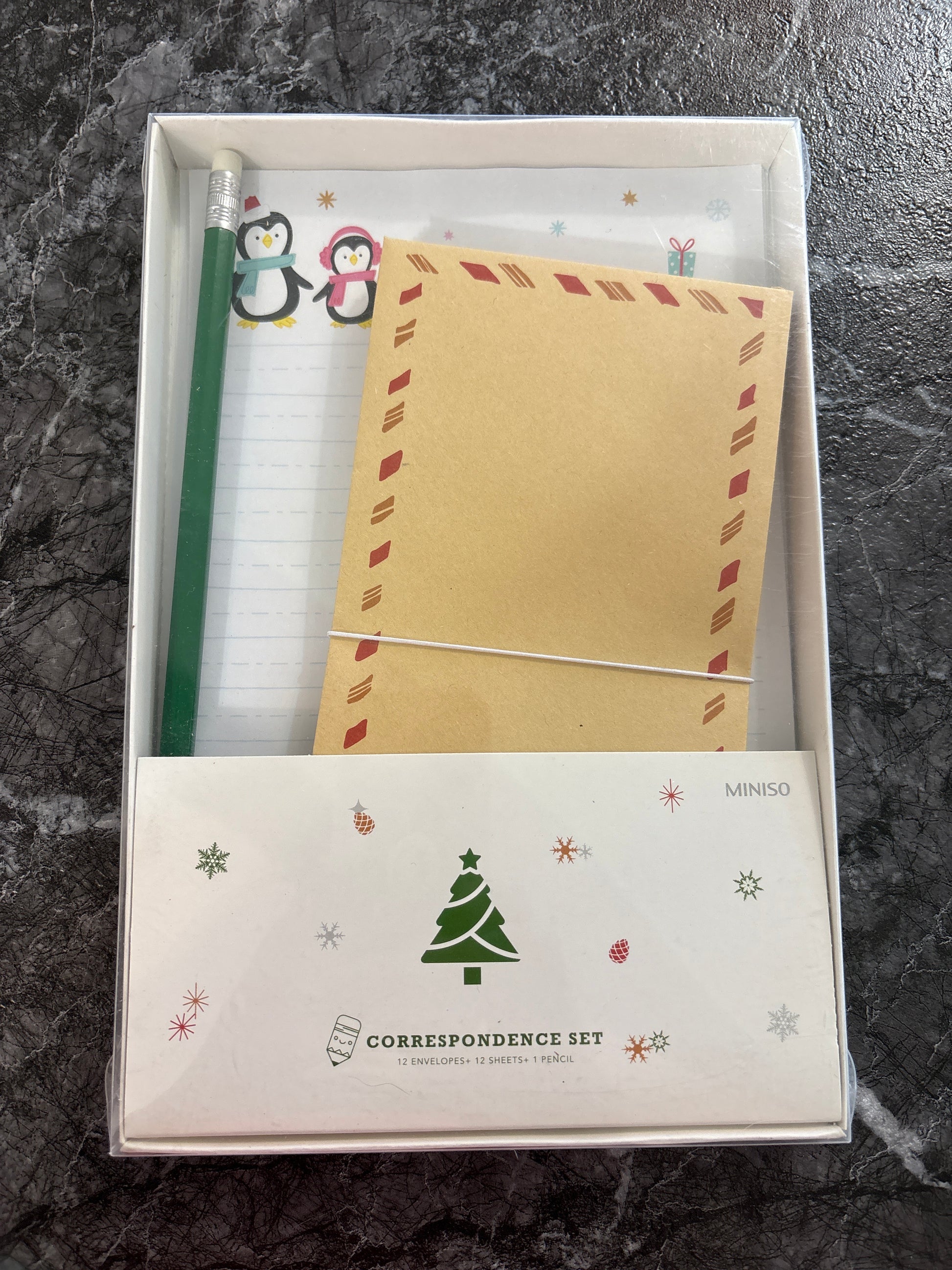Set para correspondencia con 12 sobres , 12 hojas y 1 lápiz