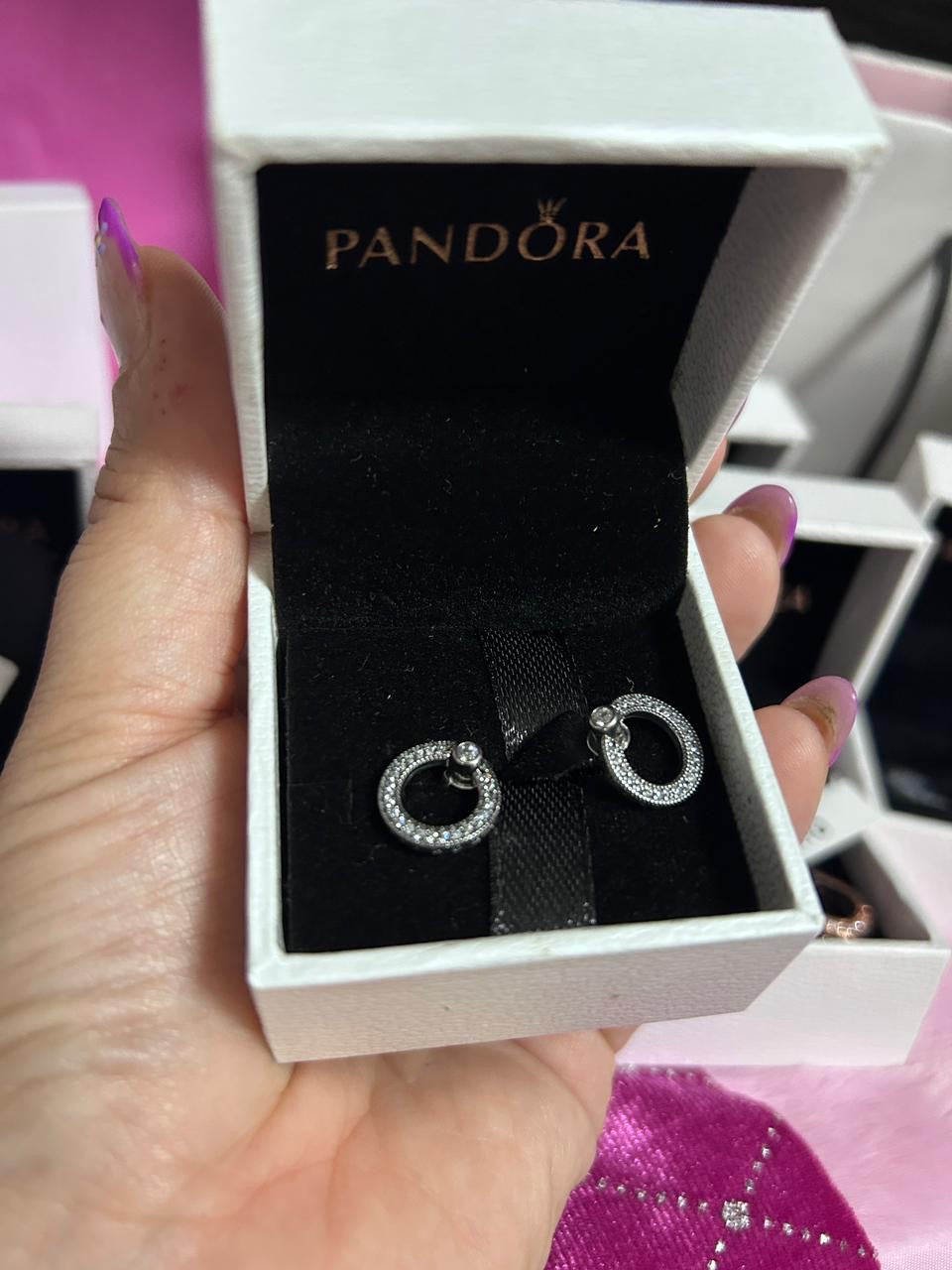 A23 Aretes de botón pave