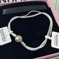 P48 Brazalete estilo Pandora incluye caja. Material: Baño de plata.