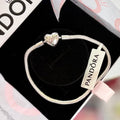 P64 Brazalete estilo Pandora incluye caja. Material: Baño de plata.