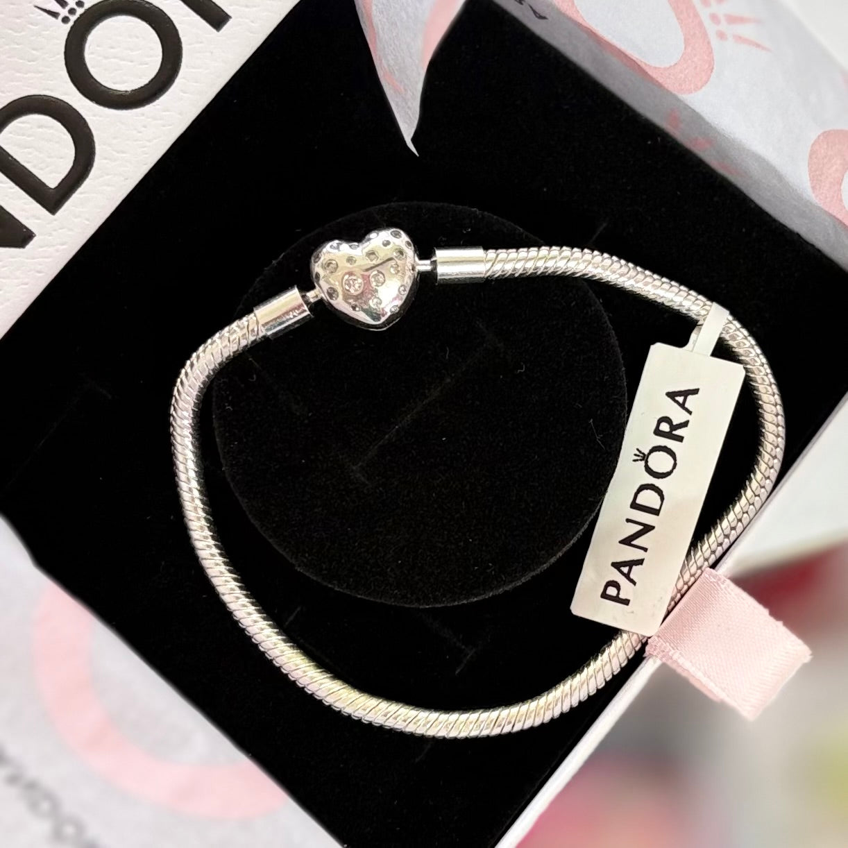 P64 Brazalete estilo Pandora incluye caja. Material: Baño de plata.