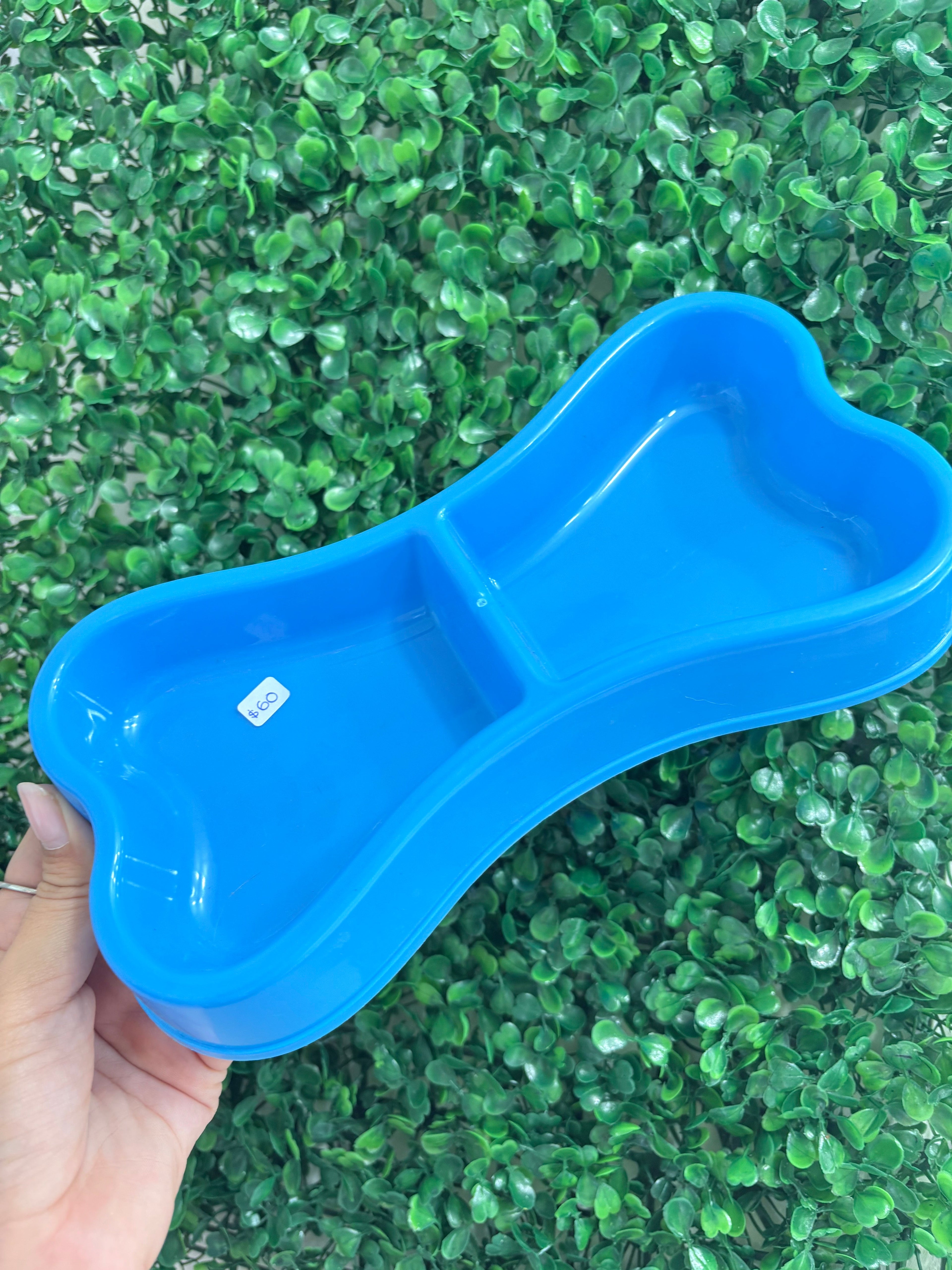 Plato doble pequeño con forma de hueso para mascota.