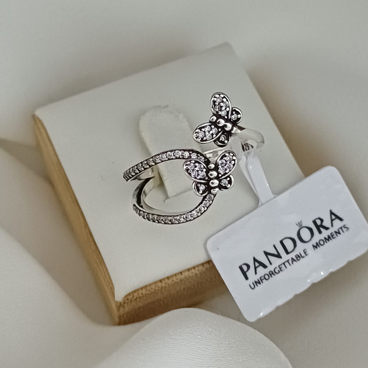 Mb-64 Anillo estilo Pandora Incuye caja y paño de limpieza.