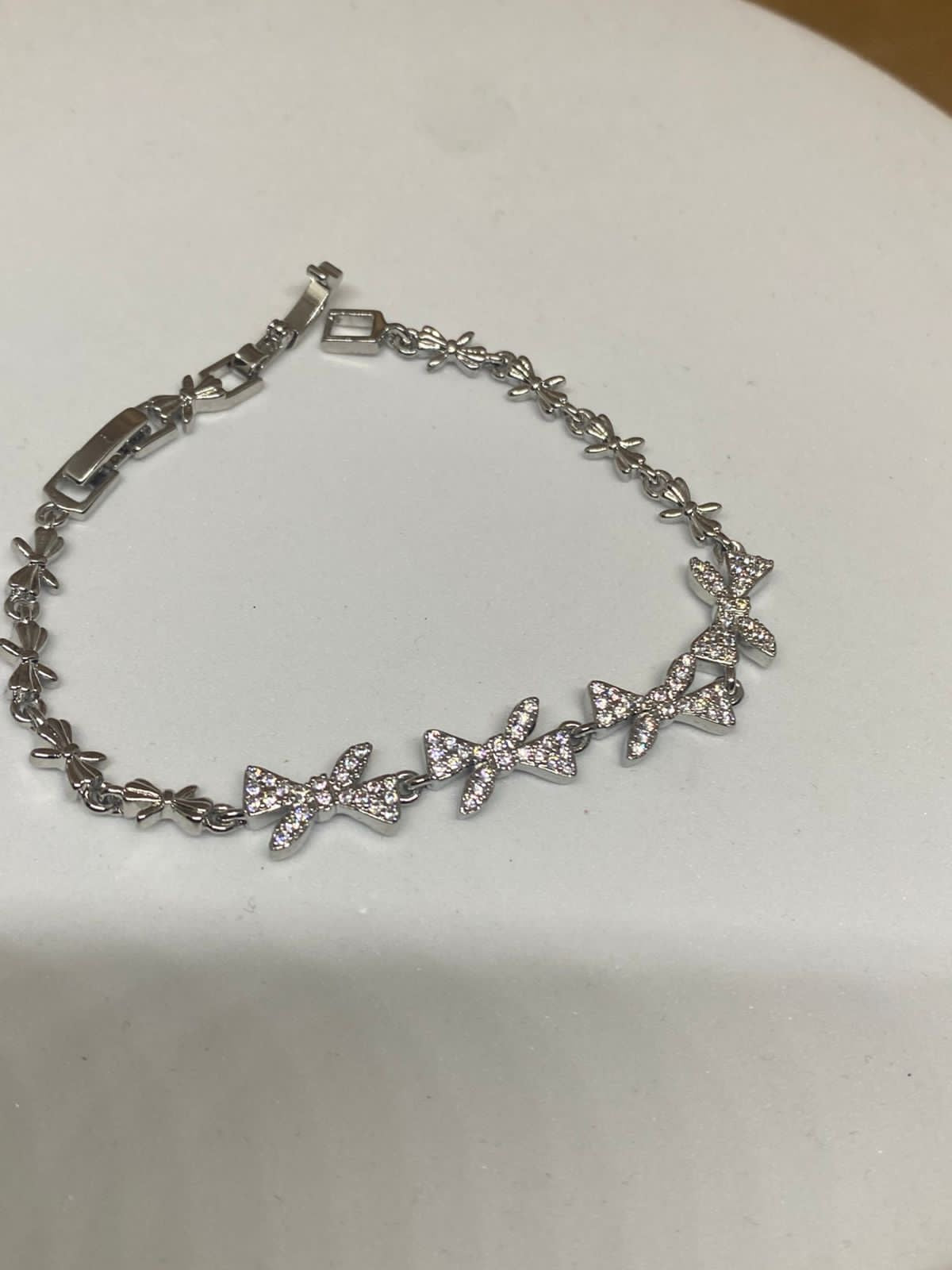 P26223 Pulsera moño  Material:Rodio.