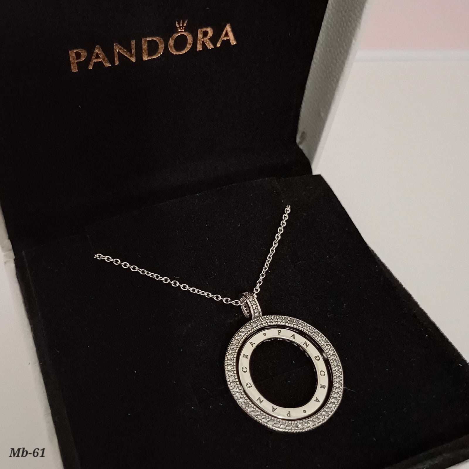 MB-61 Collar estilo Pandora Incluye caja y paño de limpieza.