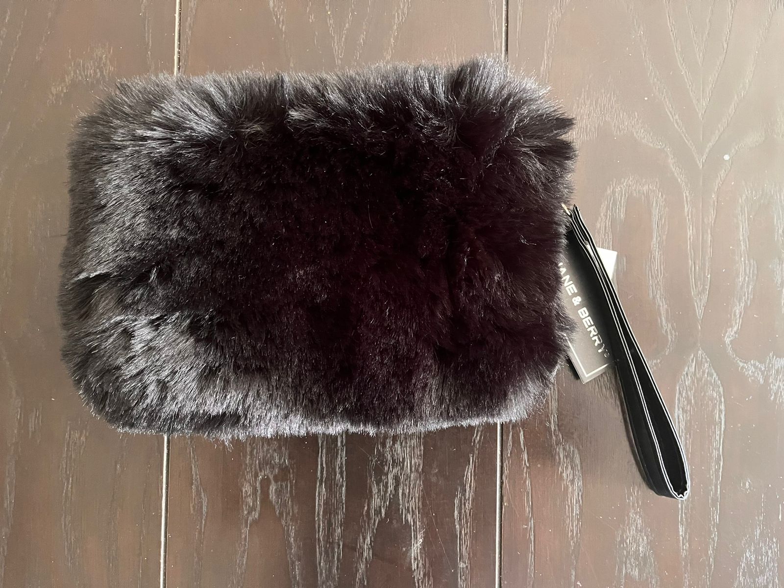 Cartera color negra marca Jane & Berry