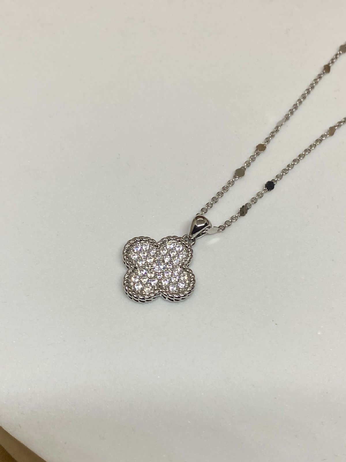 C26229 Collar  trébol     Material:Rodio .