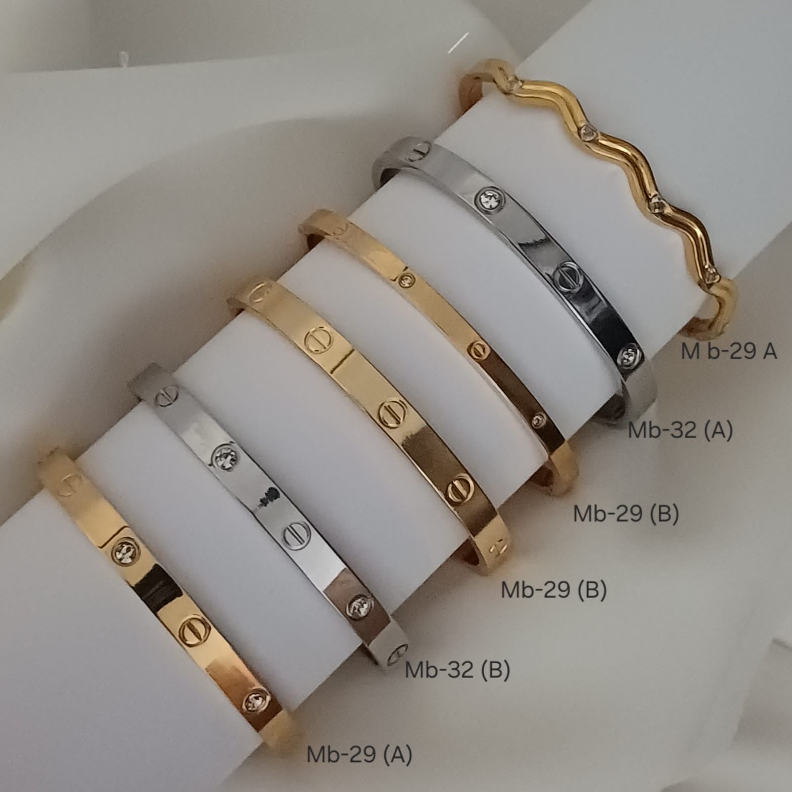 Mb-32 Brazalete en acero inoxidable. Seleccionar opciones