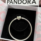 P28 Brazalete estilo Pandora Incluye caja Material: Baño de plata.