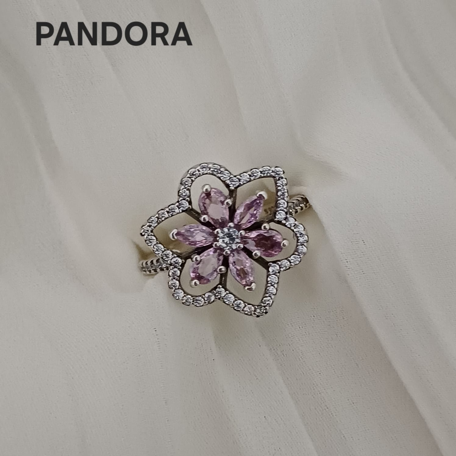 MB-39 Anillo estilo Pandora Incluye caja y paño de limpieza. Material: Baño de plata.